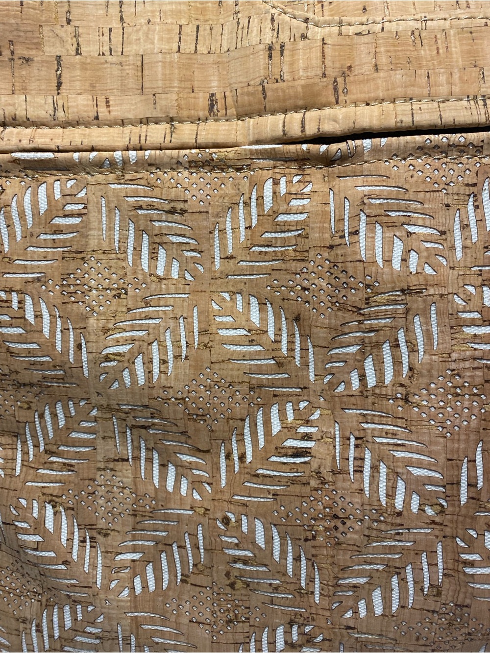 Women’s Cork Bag Leaf Pattern laser-cut Computer/iPad Natural Like New - Picture 6 of 10